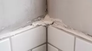 Wykończenie narożników wewnętrznych płytek